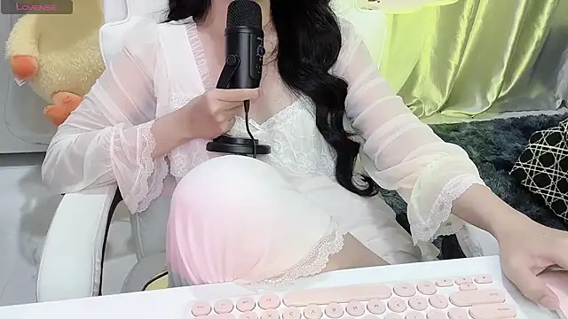 Snapshot of Mya_Lee chatting on 02-21-25, 07:54 Mya Lee online show from 02-21-25, 07:54