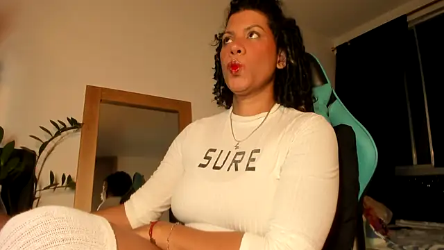 Hot Brunette34 online show from 03-23-25, 02:37