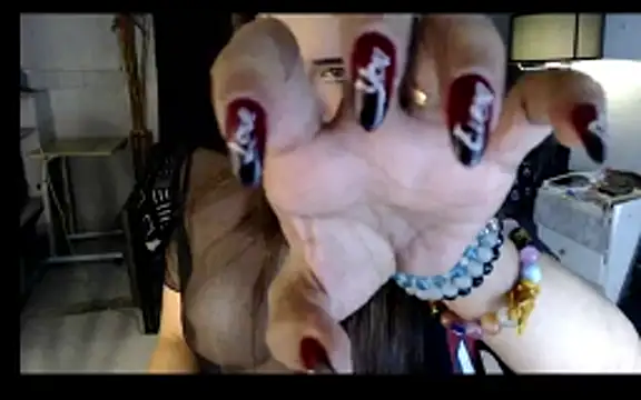 Snapshot of DivaMooree chatting on 06-12-26, 03:38 DivaMooree online show from 06-12-26, 03:38