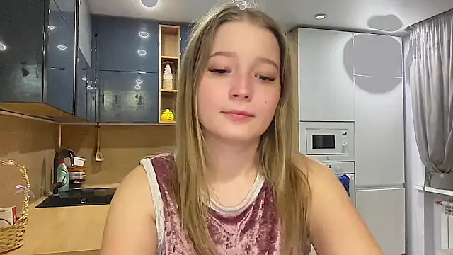 CharmingSarah online show from 11-05-25, 02:39