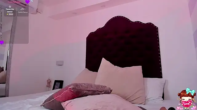 Snapshot of lucyycy chatting on 02-15-25, 08:43 lucyycy online show from 02-15-25, 08:43
