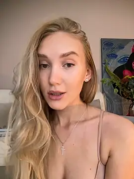 Snapshot of MariaTull chatting on 10-15-25, 02:06 MariaTull online show from 10-15-25, 02:06