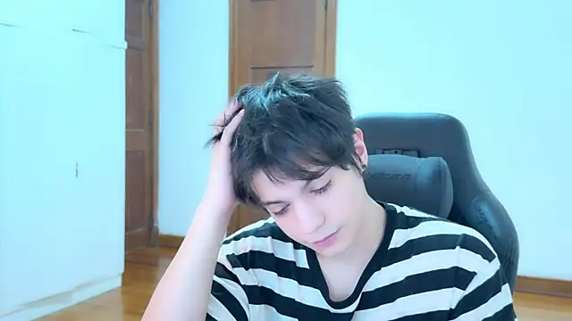 SasukeUhchiaa online show from 09-14-25, 04:17