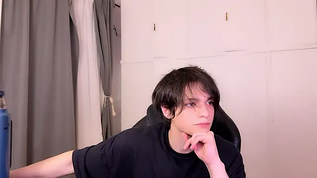 SasukeUhchiaa online show from 03-24-26, 03:22