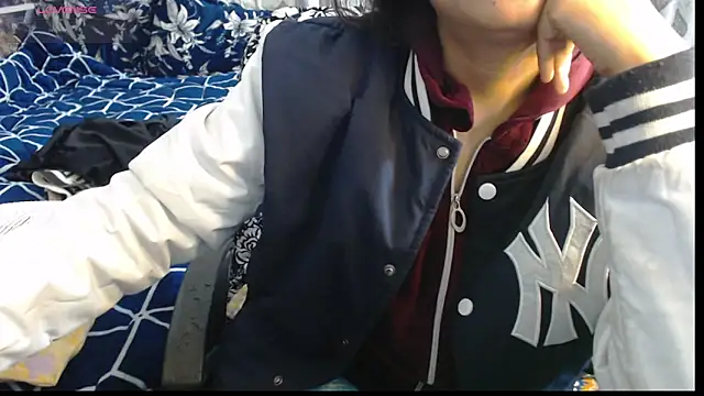 Snapshot of sexyrihana1 chatting on 01-03-25, 02:08 sexyrihana1 online show from 01-03-25, 02:08