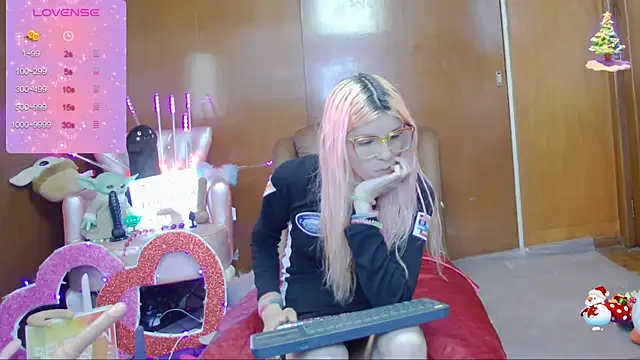 Skinygirl online show from 03-05-25, 11:38