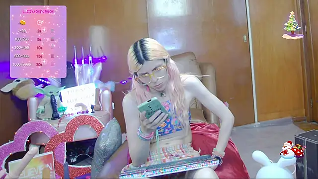 Skinygirl online show from 03-17-25, 01:03