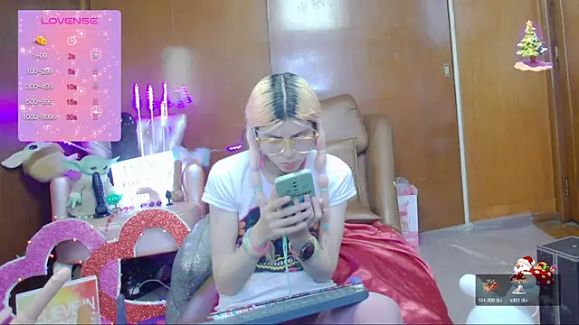 Skinygirl online show from 03-18-25, 12:38