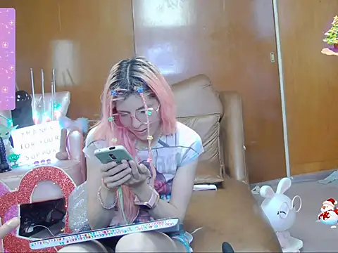 Skinygirl online show from 10-21-25, 01:06