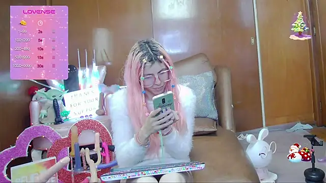 Skinygirl online show from 10-21-25, 11:05