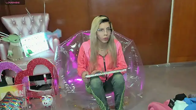 Skinygirl online show from 03-05-26, 12:28