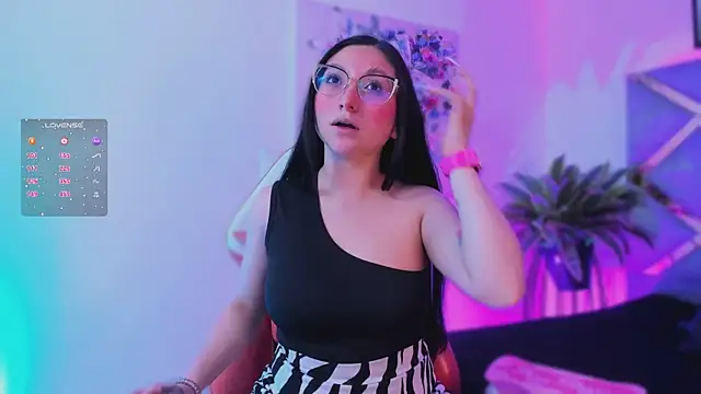 lucy neil online show from 11-12-25, 02:34