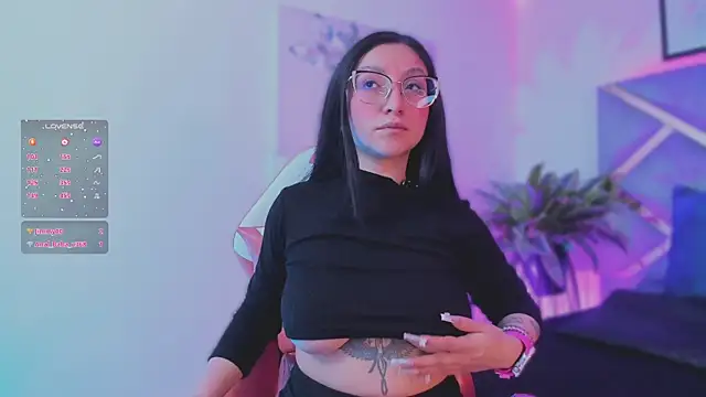 lucy neil online show from 11-18-25, 03:38