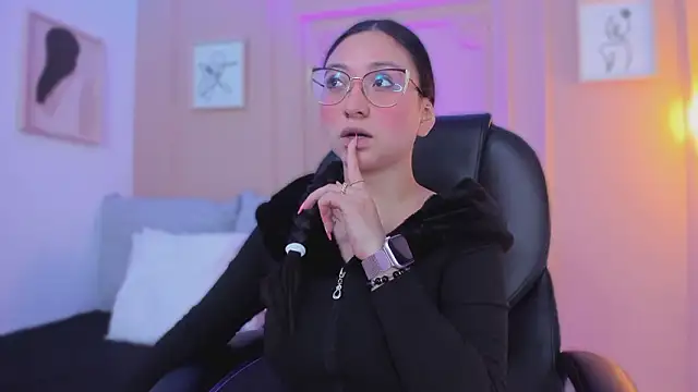 lucy neil online show from 02-12-26, 02:39