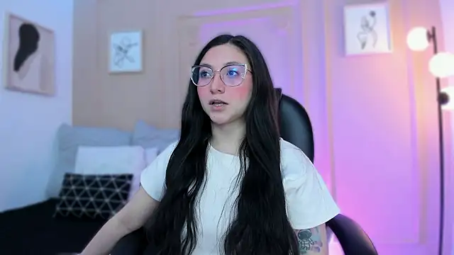 lucy neil online show from 02-26-26, 02:32