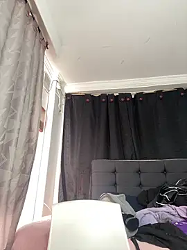 vaness weet online show from 12-15-25, 07:18