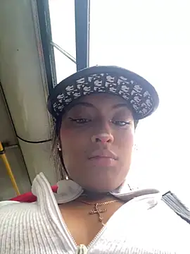 vaness weet online show from 12-22-25, 07:22