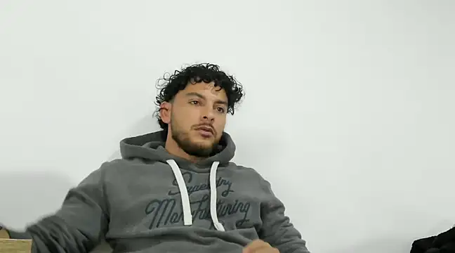 tuyo1995 online show from 02-02-25, 04:37