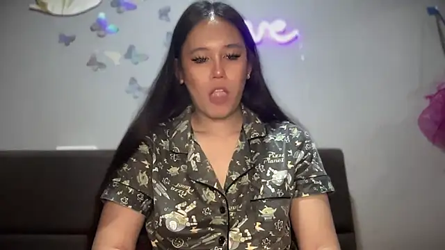 Snapshot of MeganTheRarest chatting on 10-09-25, 06:44 MeganTheRarest online show from 10-09-25, 06:44