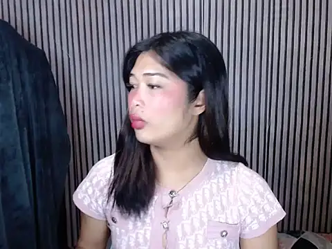 Snapshot of Maria-Moore chatting on 10-21-25, 06:41 Maria-Moore online show from 10-21-25, 06:41