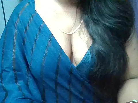 Snapshot of Roopshikha39 chatting on 10-12-25, 05:56 Roopshikha39 online show from 10-12-25, 05:56