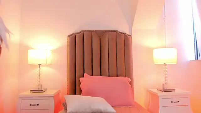 Emma Torres   online show from 01-18-25, 03:27