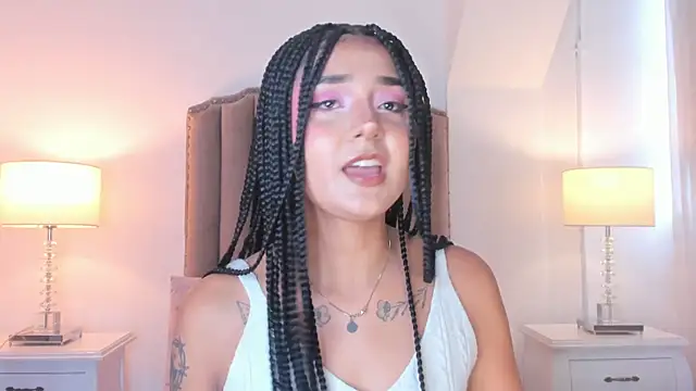 Emma Torres   online show from 05-25-26, 12:22