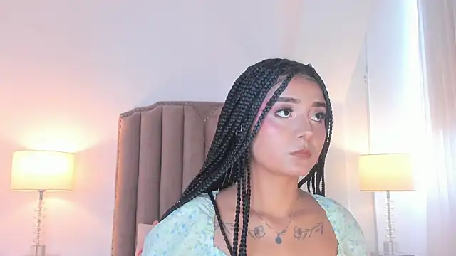 Emma Torres   online show from 06-10-26, 12:37