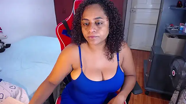Snapshot of BellaKarla chatting on 03-08-26, 12:30 BellaKarla online show from 03-08-26, 12:30