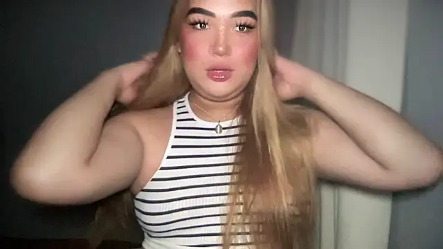 Snapshot of MissCataleyaxxx chatting on 10-12-25, 01:15 MissCataleyaxxx online show from 10-12-25, 01:15