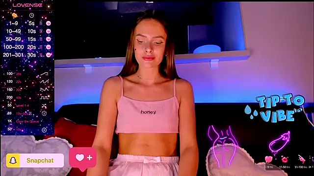 Snapshot of madina_taher chatting on 02-16-25, 09:16 madina taher online show from 02-16-25, 09:16