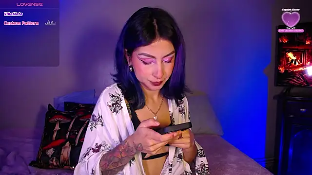 Cinamoonn online show from 01-17-25, 07:27