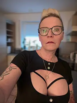 Snapshot of German_Milf chatting on 01-24-25, 01:47 German Milf online show from 01-24-25, 01:47