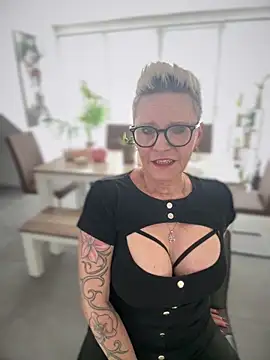Snapshot of German_Milf chatting on 02-10-25, 01:55 German Milf online show from 02-10-25, 01:55