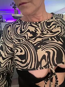 German Milf online show from 11-18-25, 02:43