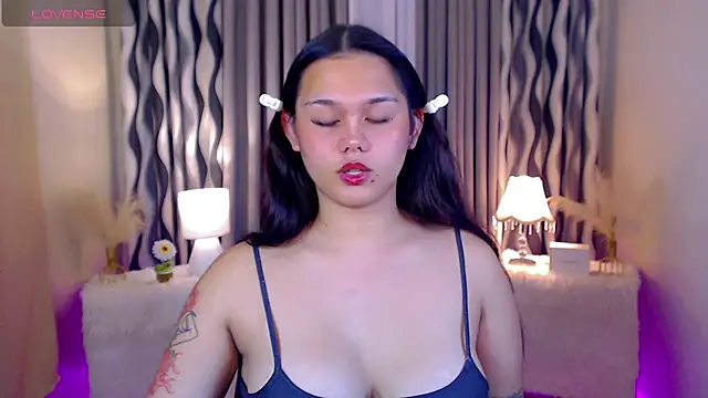 Snapshot of Ella_Fantasiax chatting on 10-18-25, 06:08 Ella Fantasiax online show from 10-18-25, 06:08