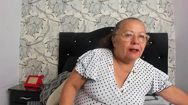 Keira Lennox online show from 12-15-25, 11:47