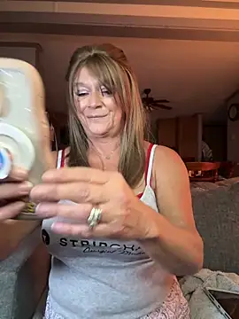 Snapshot of cowgirlc chatting on 10-18-25, 02:14 cowgirlc online show from 10-18-25, 02:14