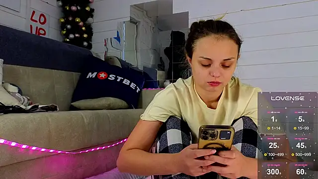 Snapshot of Misss_Vikk chatting on 12-12-24, 10:24 Misss Vikk online show from 12-12-24, 10:24