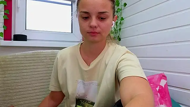 Snapshot of Misss_Vikk chatting on 10-16-25, 07:31 Misss Vikk online show from 10-16-25, 07:31