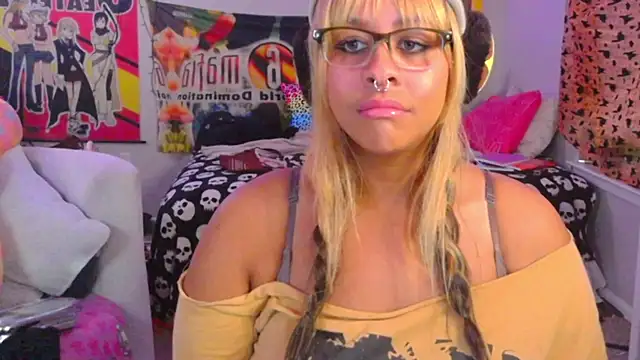 Snapshot of N1NT3NDH03 chatting on 05-13-26, 04:21 N1NT3NDH03 online show from 05-13-26, 04:21
