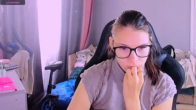 MollyLollipop online show from 04-27-26, 03:04