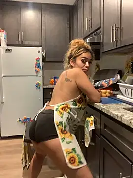 Snapshot of Sexxxyluna28 chatting on 12-28-24, 11:37 Sexxxyluna28 online show from 12-28-24, 11:37