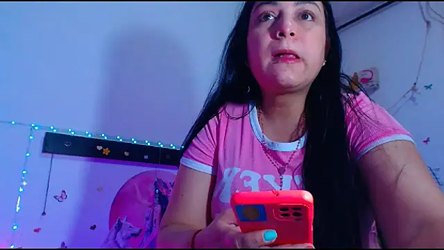 Snapshot of oliviarodriguez2u chatting on 05-09-26, 10:04 oliviarodriguez2u online show from 05-09-26, 10:04