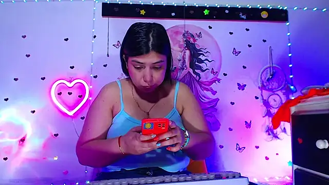 Snapshot of oliviarodriguez2u chatting on 05-15-26, 10:39 oliviarodriguez2u online show from 05-15-26, 10:39