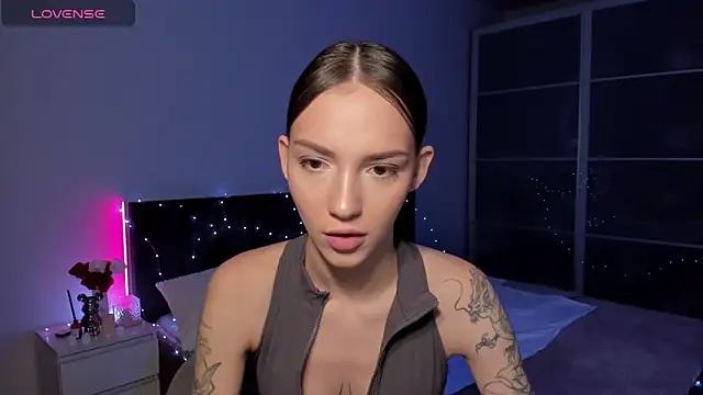 Snapshot of SophieCatty chatting on 03-25-26, 04:18 SophieCatty online show from 03-25-26, 04:18