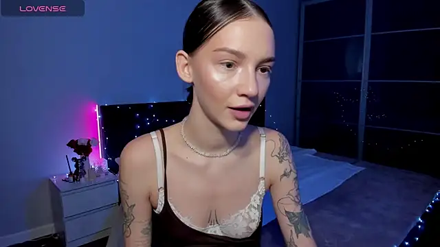 Snapshot of SophieCatty chatting on 03-28-26, 12:10 SophieCatty online show from 03-28-26, 12:10