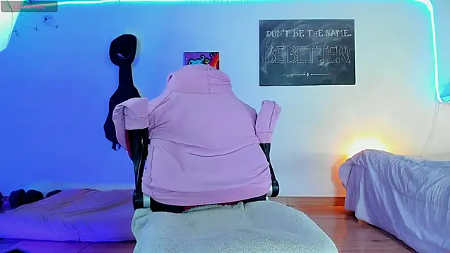 Snapshot of RyanCarter_ chatting on 12-07-24, 03:08 RyanCarter  online show from 12-07-24, 03:08