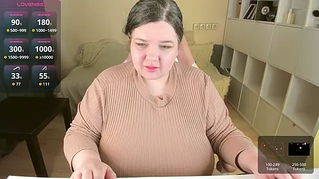 Snapshot of PlumPie chatting on 09-14-25, 10:36 PlumPie online show from 09-14-25, 10:36