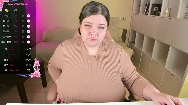 PlumPie online show from 09-28-25, 04:56